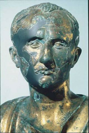 Fig. 2 Figura maschile del gruppo scultoreo