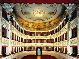 Una veduta della sala del Teatro Piermarini di Matelica